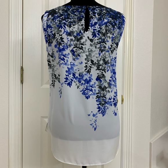 Beautiful and feminine blouse - Picture 3 of 5